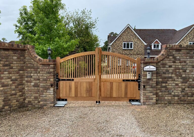 fence gate lodge