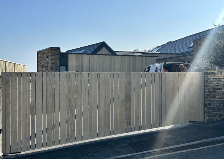 solar gates uk
